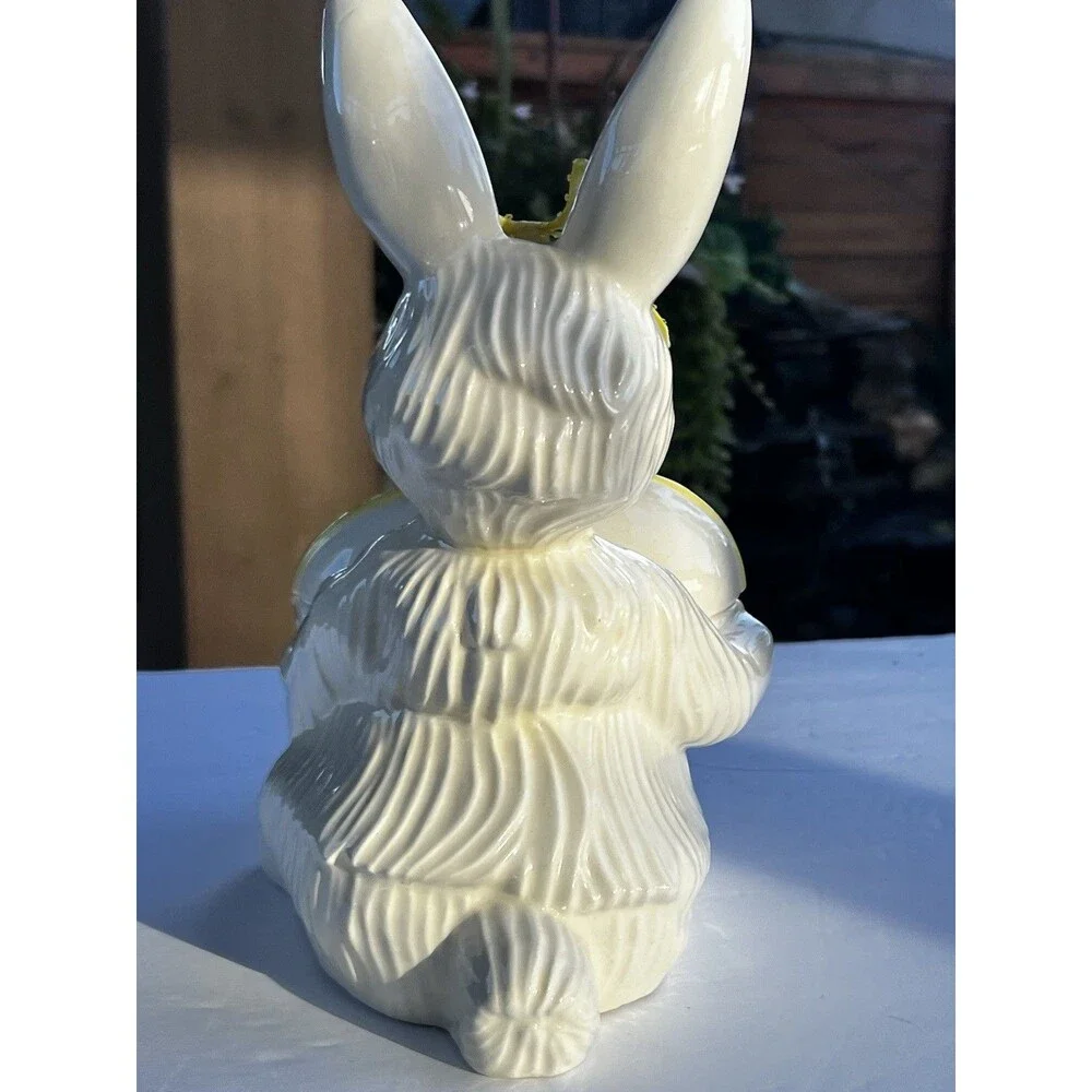 Vintage 1980 Arnel’s Bunny Rabbit Covered Candy Dish  W/lid